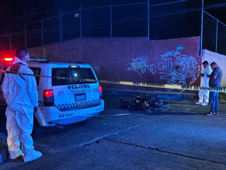 Choque entre motos deja un muerto en la colonia Jardines del Rincón, de Morelia