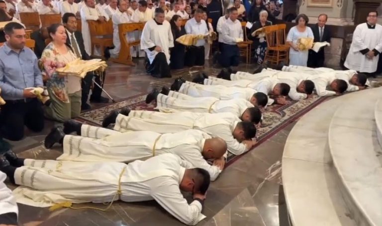 Arquidiócesis de Morelia ordena 9 nuevos ministros: «nunca pierdan su amistad con Dios», les llamó el Arzobispo