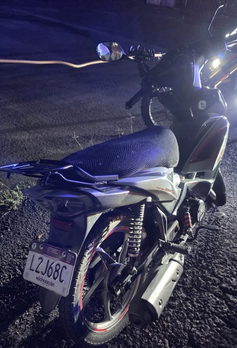 Joven y niña resultaron heridos al esquivar con su moto a un perro que se les atravesó