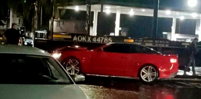 Auto choca contra un vagón del tren en la avenida Michoacán