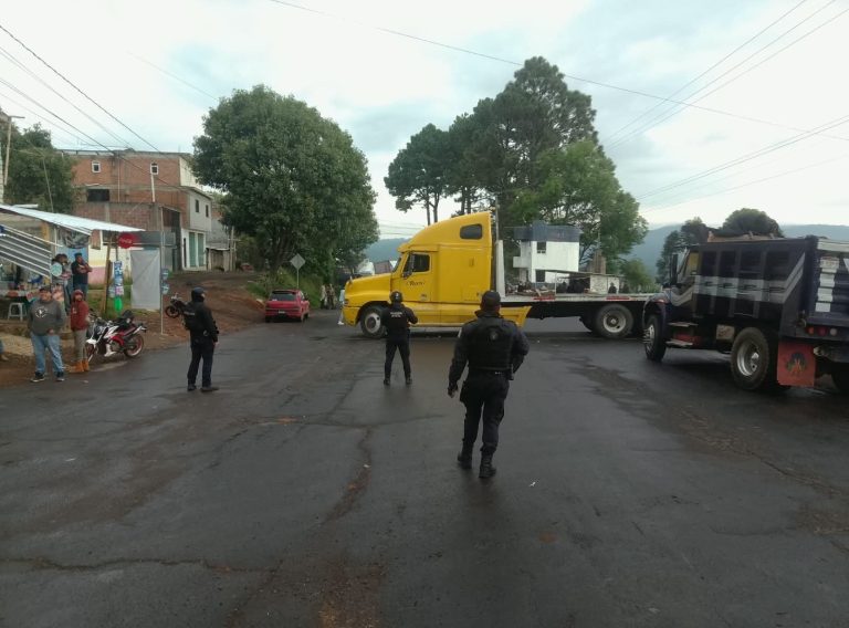 Sigue búsqueda de joven desaparecido en Villa Madero, continúa bloqueo carretero