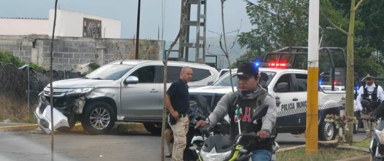 Un adolescente fallecido y otro herido, tras choque de moto contra camioneta en Los Reyes