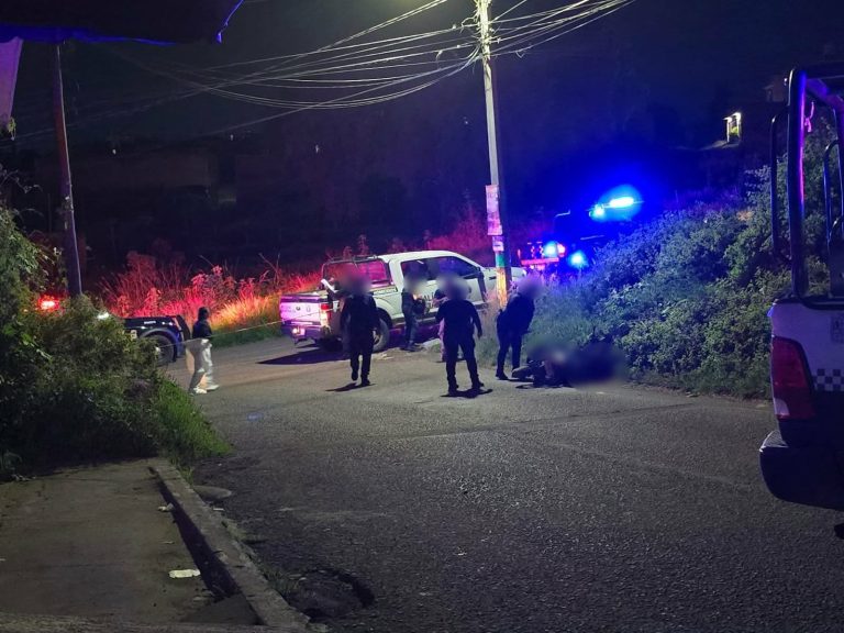 Balean a pareja que viajaba en motocicleta en Lomas del Quinceo, Morelia; muere el conductor