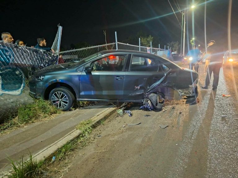 Se registra choque entre dos vehículos sobre la avenida Héroes Anónimos, en Morelia 