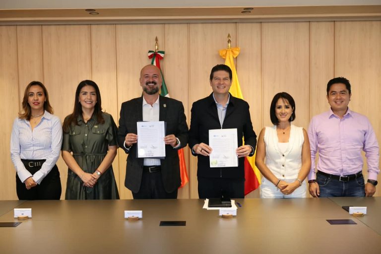 Firma Alfonso Martínez vinculación de Morelia a Red de Deporte y Desarrollo en América Latina