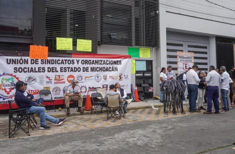 Denuncian trabajadores del Tribunal Laboral Federal hostigamiento y acoso de juez