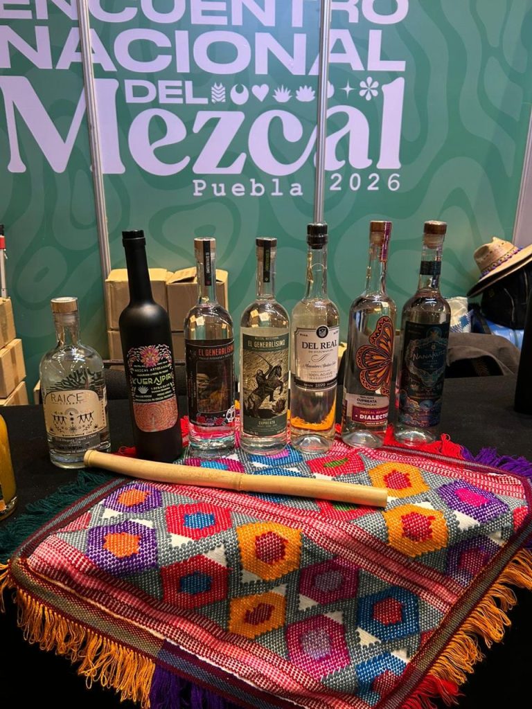 Sader impulsa presencia de marcas michoacanas de mezcal en encuentro nacional