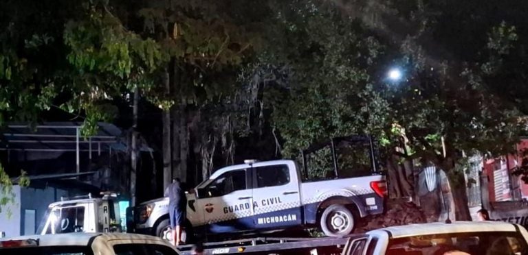 Delincuentes atacan a policías en Apatzingán; hay dos oficiales heridos