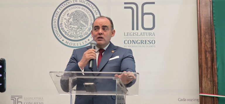  Congreso analiza relevo en la FGE ante vencimiento de licencia de Torres Piña