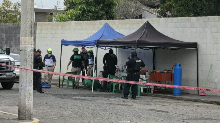 Matan a un hombre mientras almorzaba con su novia en el Infonavit Arboledas Segunda Sección de Zamora