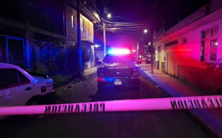 Balean dos bases de taxis al oriente de Uruapan