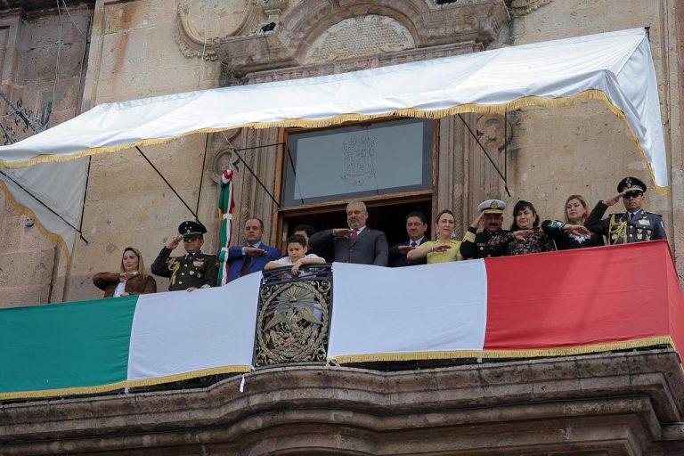 7 mil 718 participantes desfilaron en la parada del 216 Aniversario de la Independencia de México