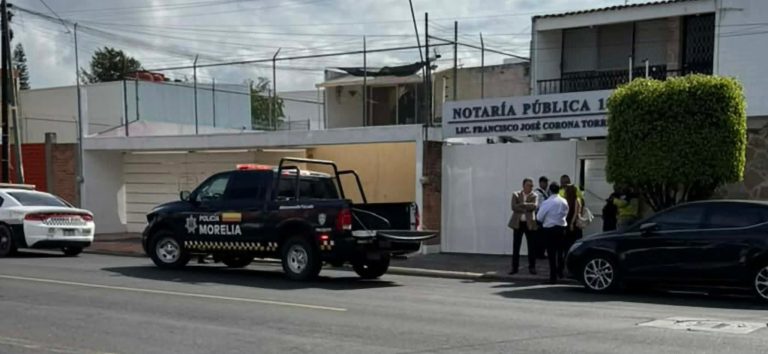 Presunto ladrón muere desangrado tras lesionarse con un cristal en una notaría de Morelia