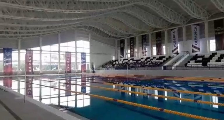 Abrió inscripciones la alberca olímpica nicolaita con notoria afluencia de interesados en CU
