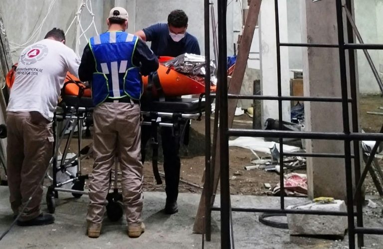 Trabajador queda herido tras caer de un andamio en Uruapan
