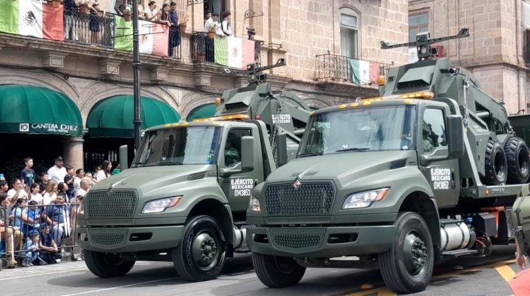 Desfilaron más de 8 mil participantes en el 261 aniversario del natalicio de Morelos
