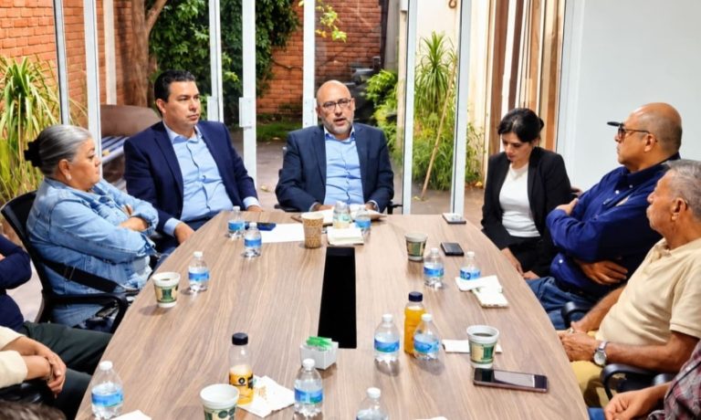 Ex alumnos nicolaitas analizan retos y oportunidades de la educación superior en Michoacán