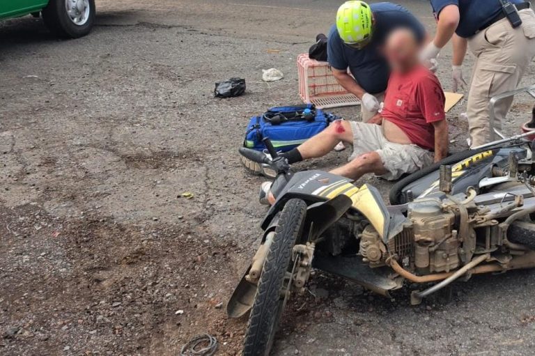 Motociclista queda herido al ser embestido por una camioneta en la carretera Zamora–Tangancícuaro