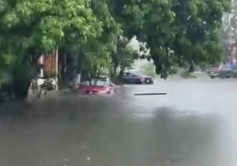 Huracán Rachel comienza a causar efectos en costa, se suspenden clases en esa región