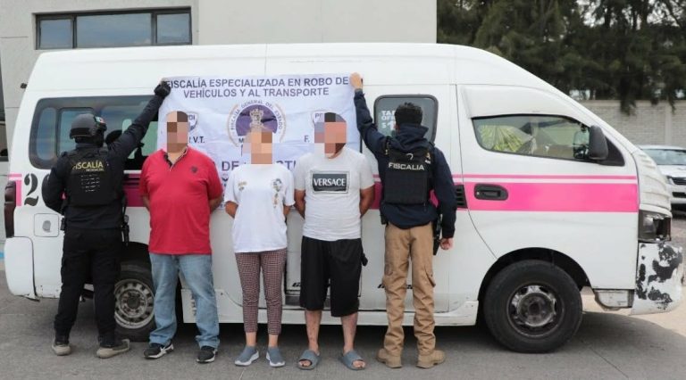 Recuperan combi robada de la Ruta Rosa y detiene a tres personas