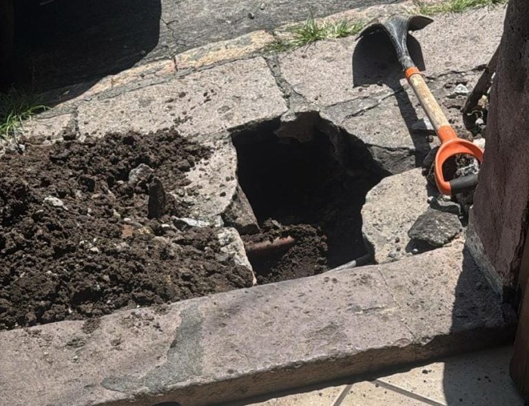 Cortan el agua en diversas instancias universitarias y los baños están inutilizables