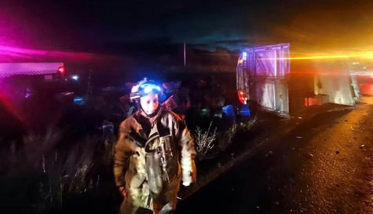 Se registra volcadura de camioneta en la Morelia-Pátzcuaro; hay dos heridos