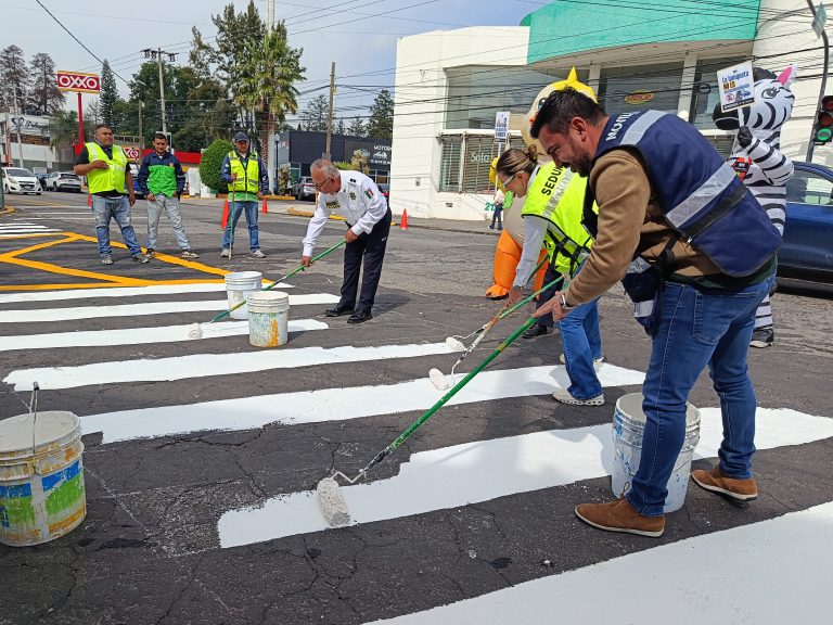 Liberan banquetas para uso de peatones