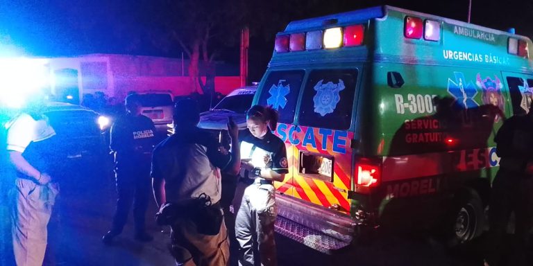 Sujetos disparan contra dos ocupantes de un vehículo en la Quiroga-Morelia; uno queda herido