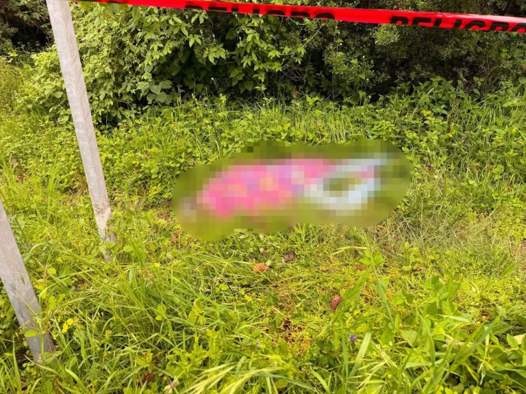 Hallan a hombre asesinado a la orilla de la carretera Zitácuaro-Toluca 