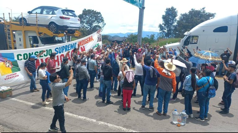 Consejo Indígena toma tres tramos carreteros en autopistas del estado