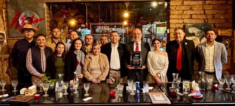 Exalumnos Nicolaitas destapan a Humberto Urquiza para la rectoría UMSNH