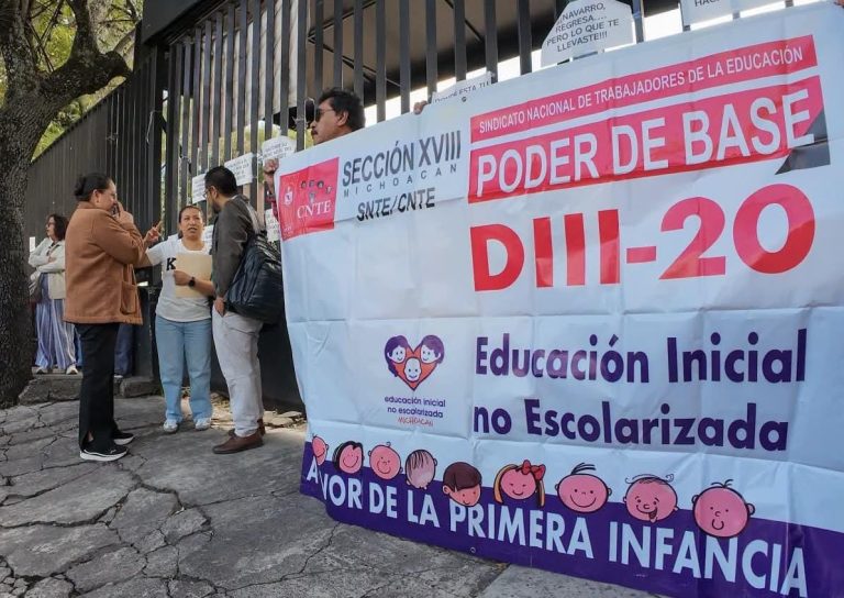Más de 800 trabajadores de educación inicial toman Finanzas, exigen salario de 5 meses