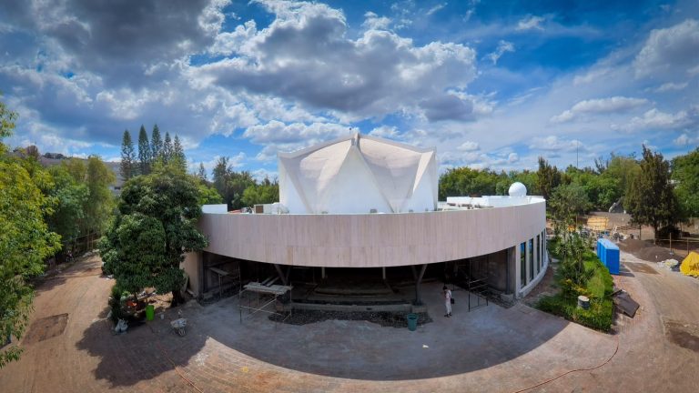 El Planetario de Morelia se renueva con un domo motorizado, telescopios nuevos y pantalla 360°