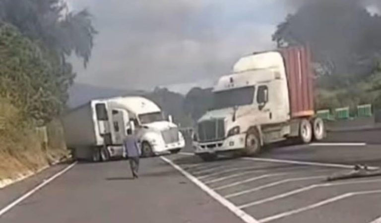 Paro en el sector aguacatero genera bloqueos y “filtros” vehiculares por parte de algunos productores