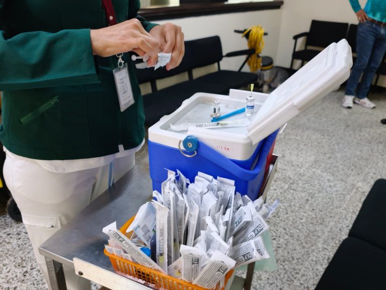 Inicia IMSS Michoacán campaña de vacunación de temporada invernal