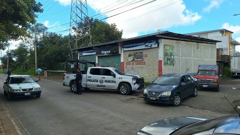 Criminales balean taller mecánico cerca del Centro Penitenciario de Uruapan