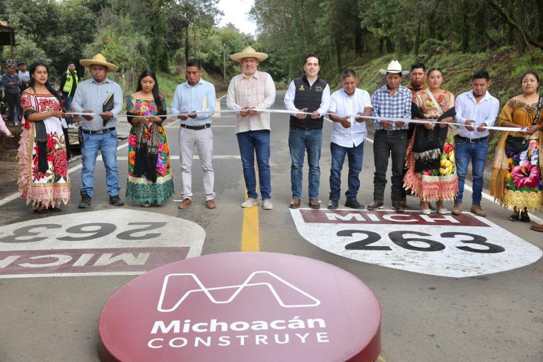Inaugura Bedolla rehabilitación de la carretera Tzirio-Tingüindín y fortalece la conectividad de la región