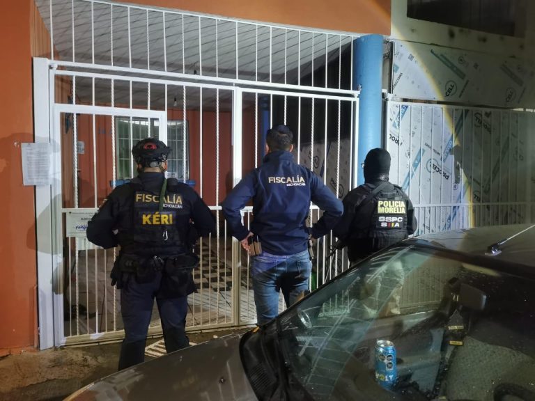 Aseguran mil 300 dosis de narcóticos, siete armas de fuego y cinco motocicletas durante cateo en Morelia