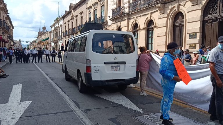 Continúan los intentos del FNLS por instalarse en la Plaza Melchor Ocampo