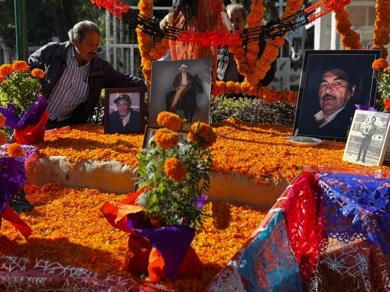 Esperan 150 mil visitantes en panteones de Morelia por Día de Muertos