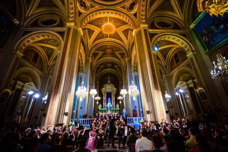 Vive la Noche de Muertos entre altares, arte y música