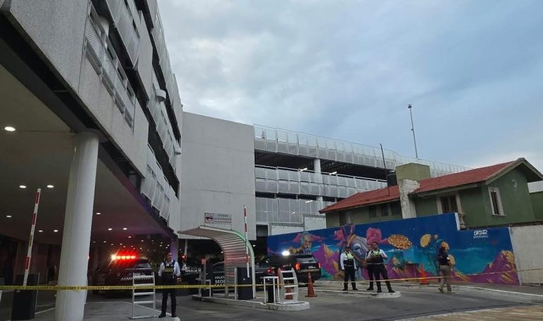 Identifican al joven que murió tras caer del tercer nivel del estacionamiento de Plaza Las Américas, en Morelia