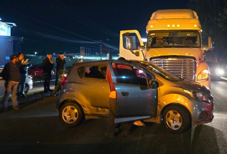 Se registra choque de tráiler contra auto en el Libramiento Norte de Morelia