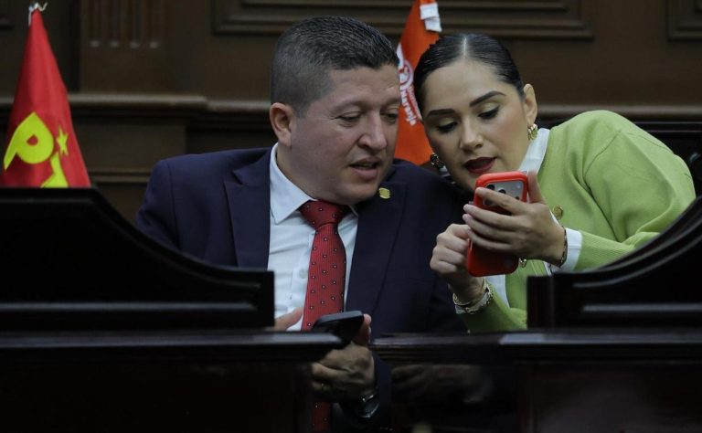 Como mero trámite y sin discutir el asunto, Congreso del Estado aprueba renuncia de Carlos Torres Piña como Fiscal Estatal