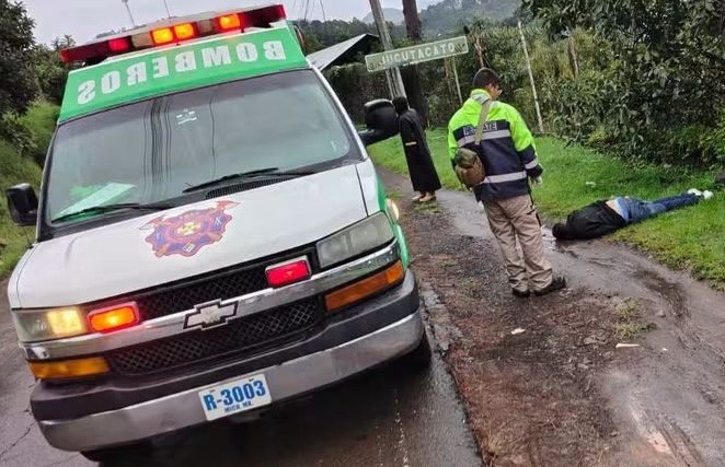 Hombre ejecutado a tiros es localizado en la carretera Jucutacato-Cutzato, en Uruapan