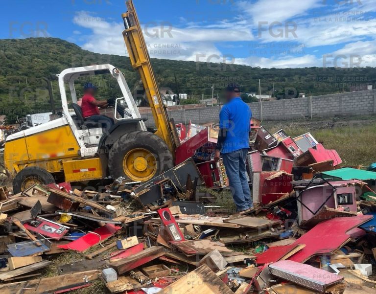 Destruyen en Zamora 54 máquinas tragamonedas y diversos objetos del delito en Michoacán