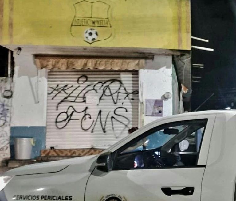 Balean a tres hombres en negocio de micheladas al norte de Morelia; dos mueren