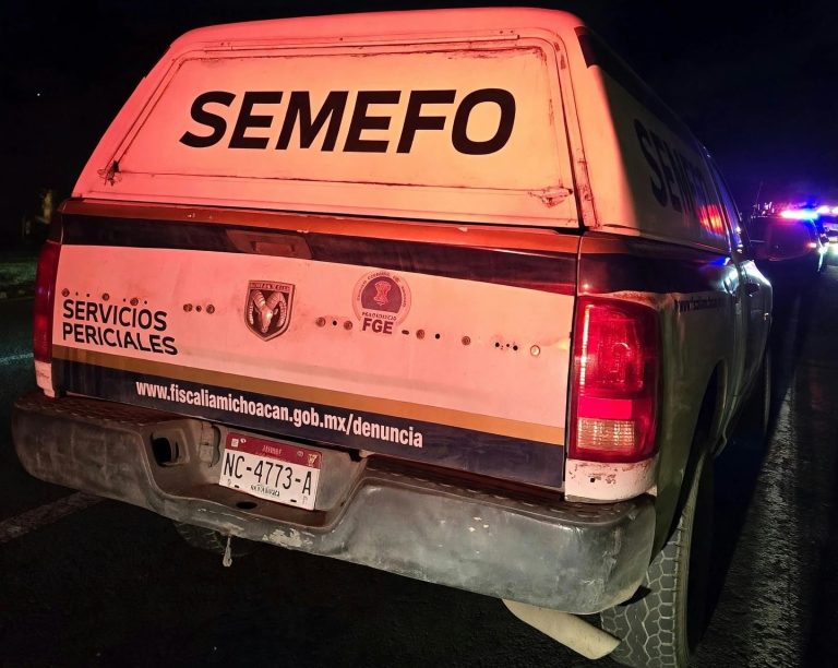 Hallan a joven asesinado a balazos y con vestimenta tipo militar en Apatzingán