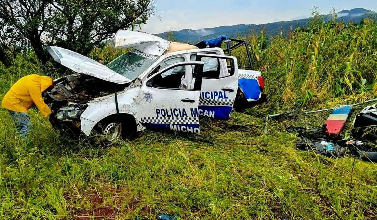 Cinco policías lesionados tras volcadura de patrulla en carretera Jacona-Los Reyes